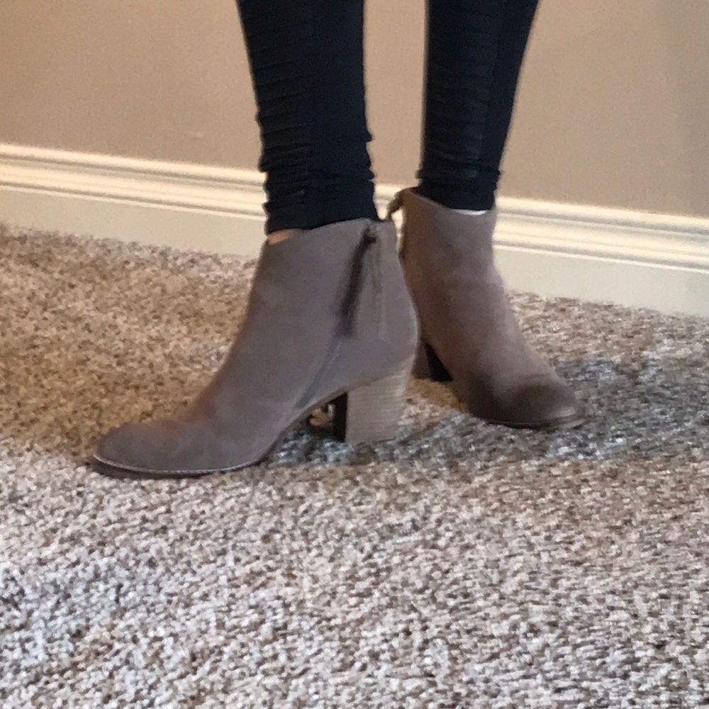 Steve Madden Taupe Bootie with Fringe!